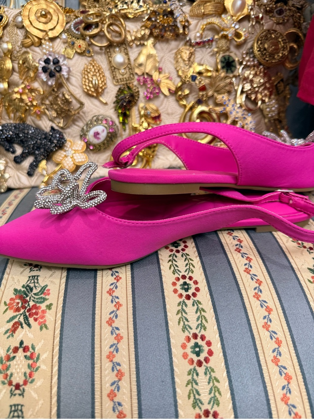New Embellished Fuchsia Satin Bag & Pointed Slingback Flats Set - Picture 5 of 8